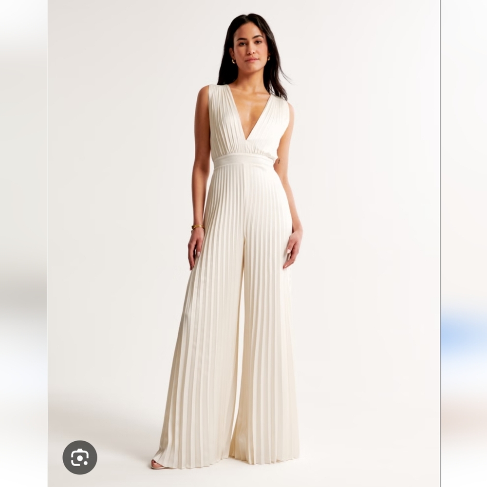 Abercrombie & Fitch Cream Pleated Jumpsuit XS Petit